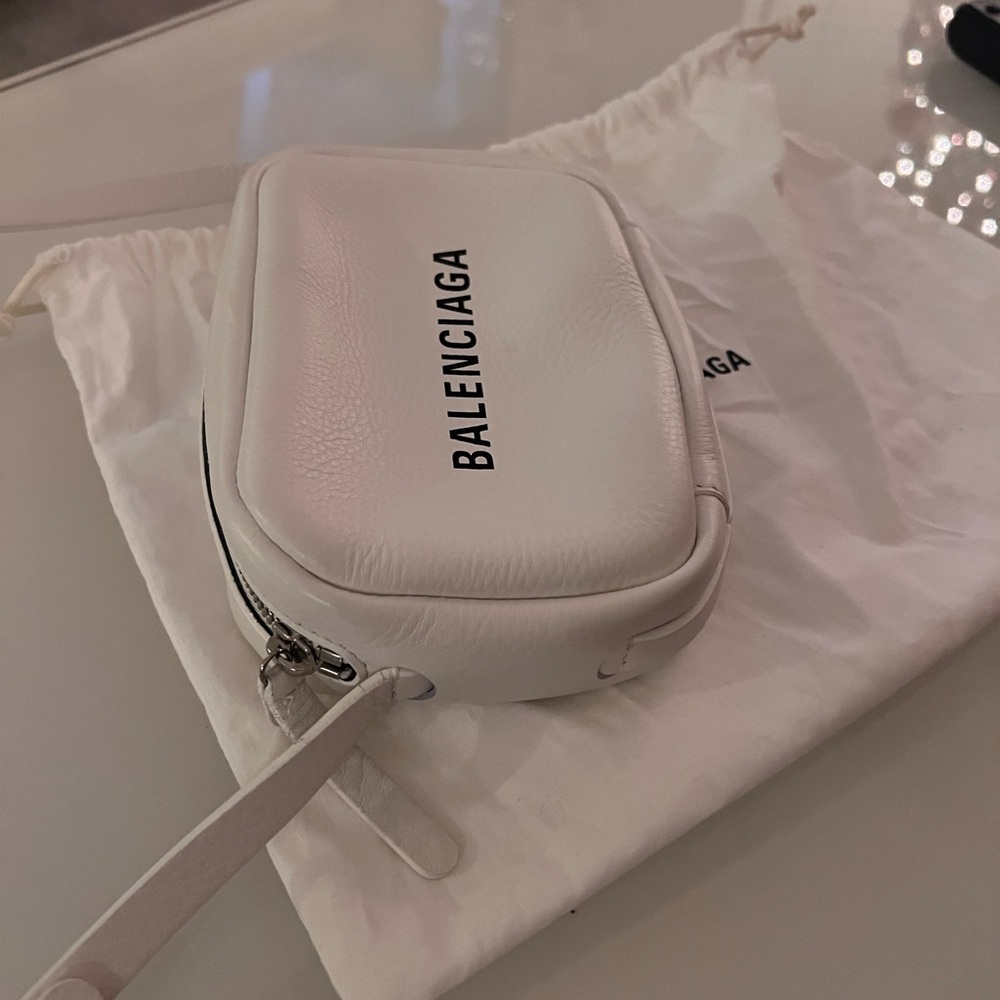 BALENCIAGA everyday white logo mini camera crossbody bag - Picture 7 of 15